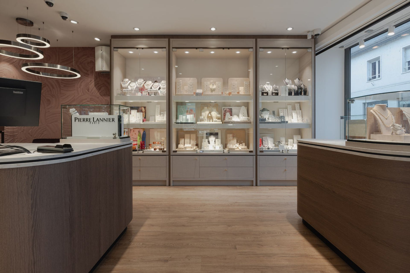 Trier B 1500 Low | Timeless | Wandvitrine