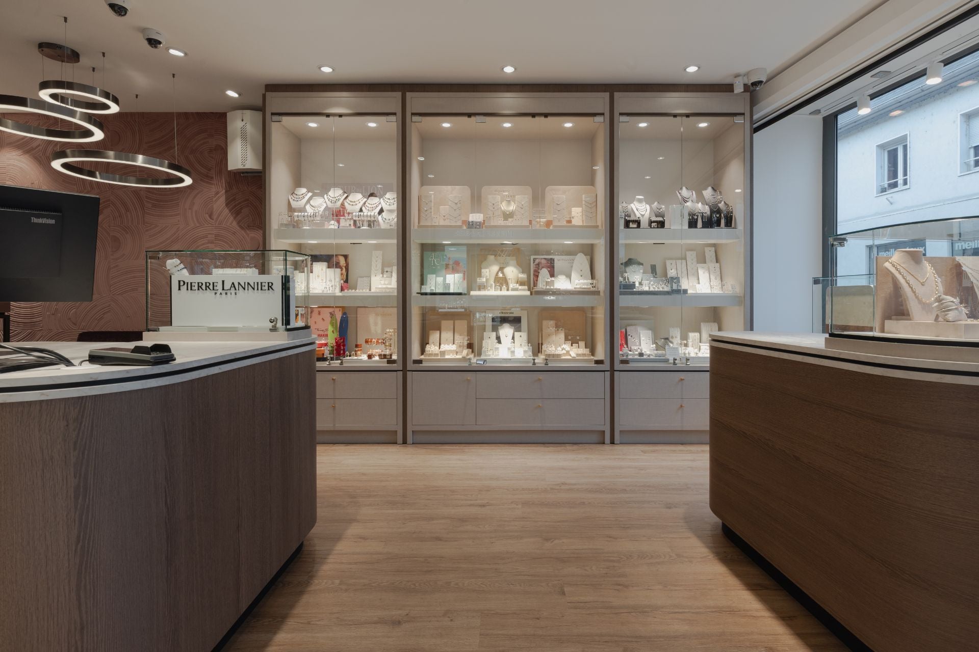 Trier B 1500 Low | Timeless | Wandvitrine