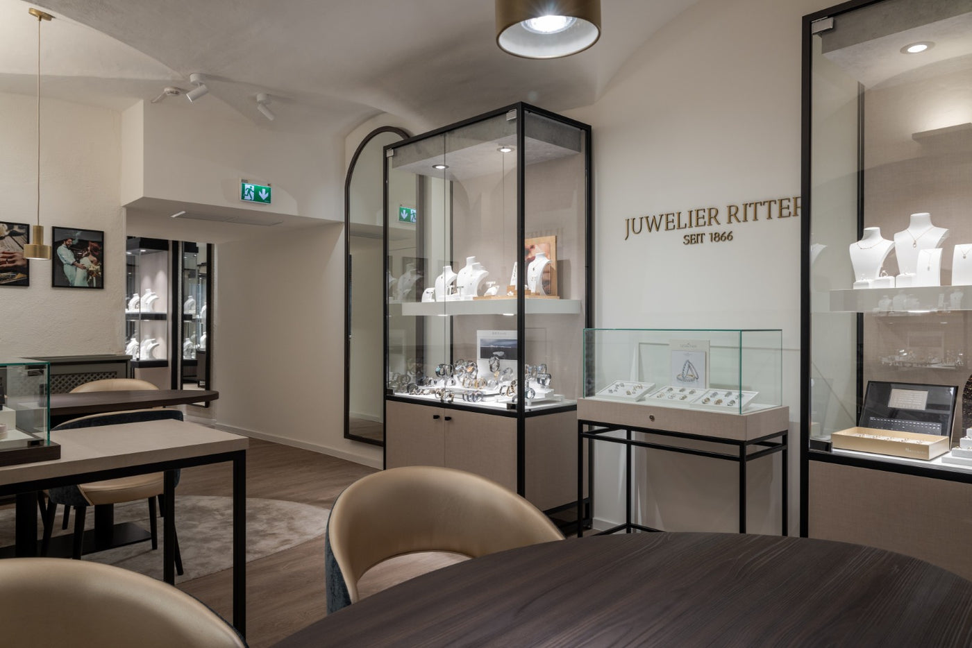 Edinburgh A 1200 | Industrial | Vitrine 