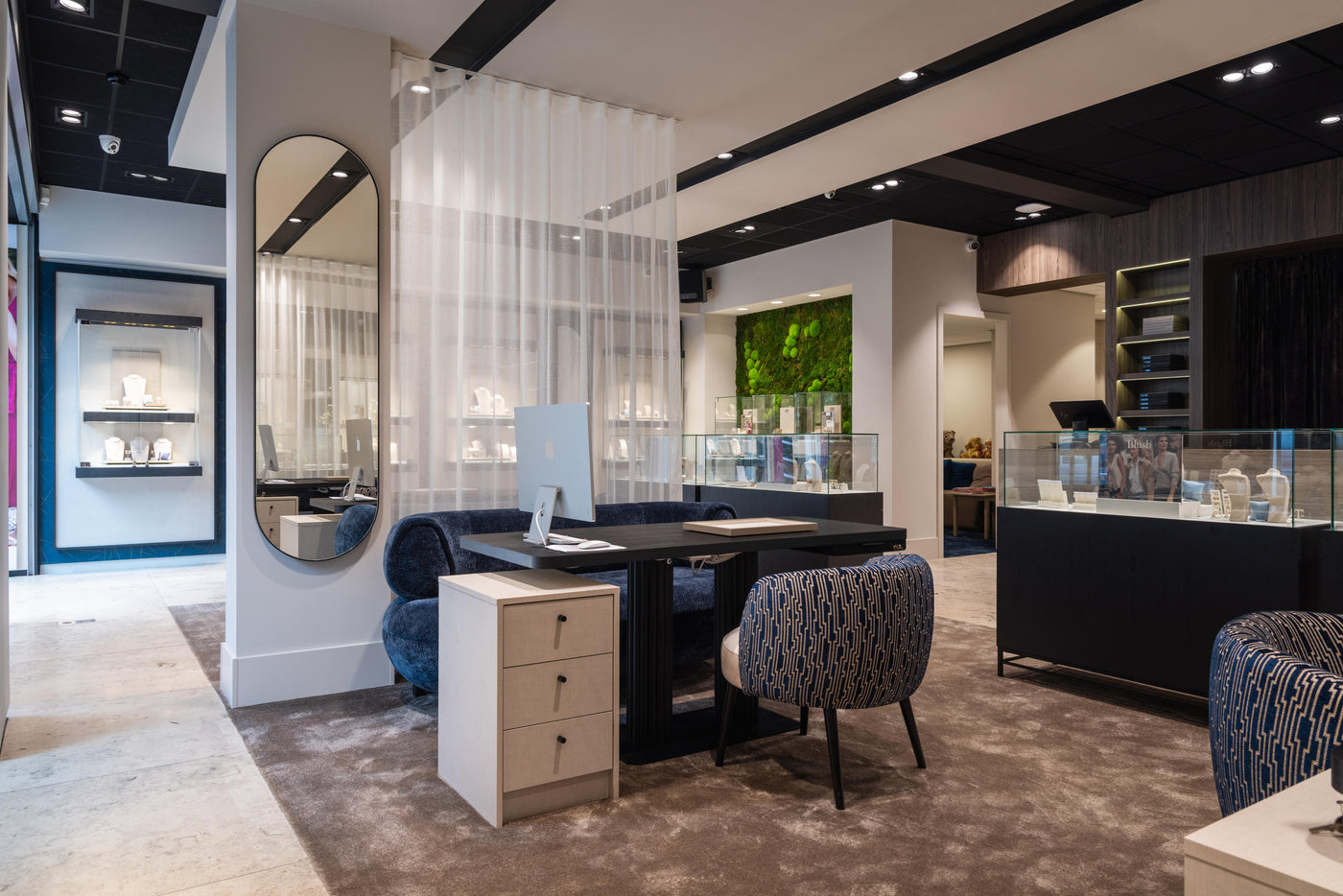 Lugo C 350 | Craftmanship | Storage Cabinet 