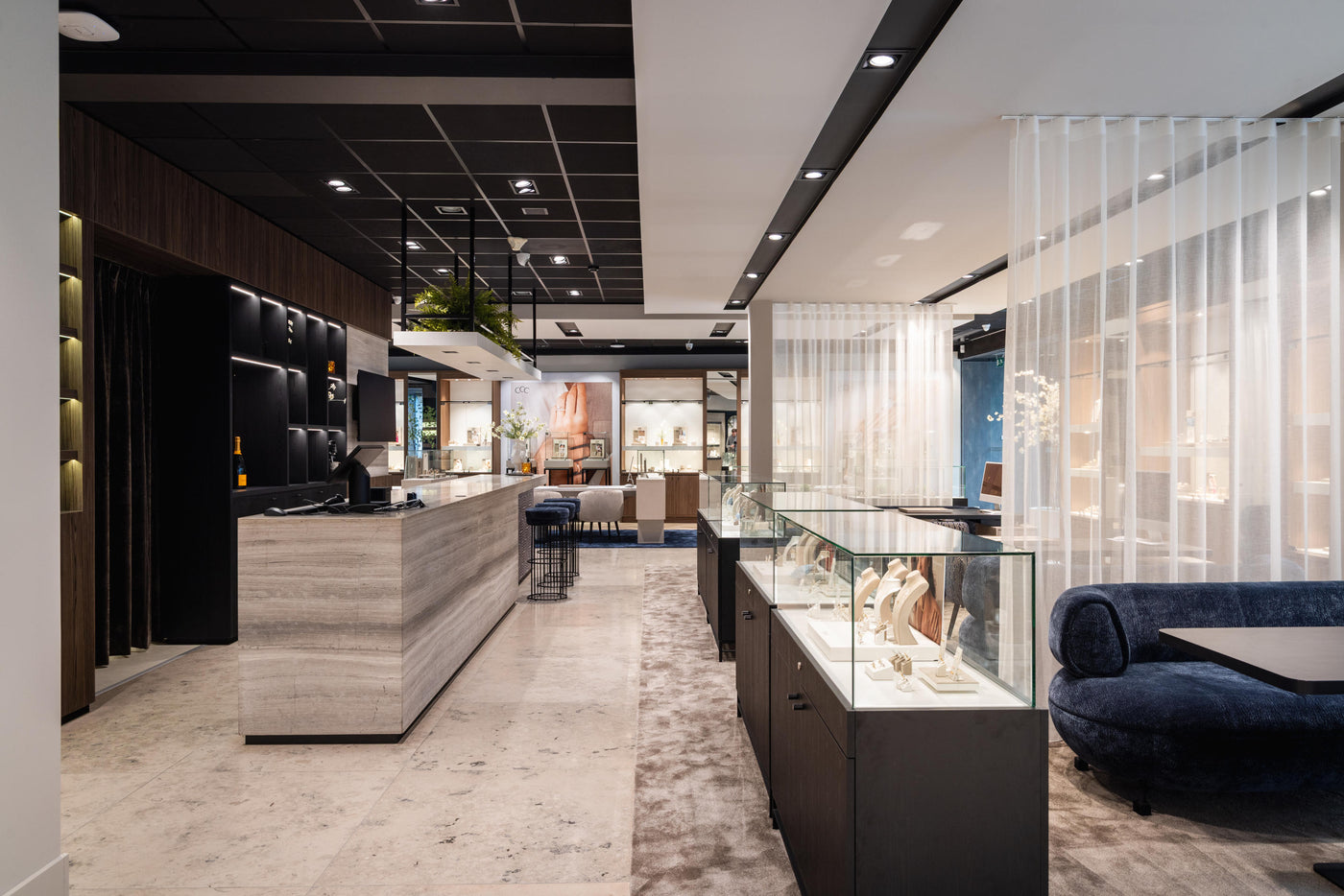 Monaco B 1250 Medium | Urban Chic | Freistehende Präsentation H=1150mm