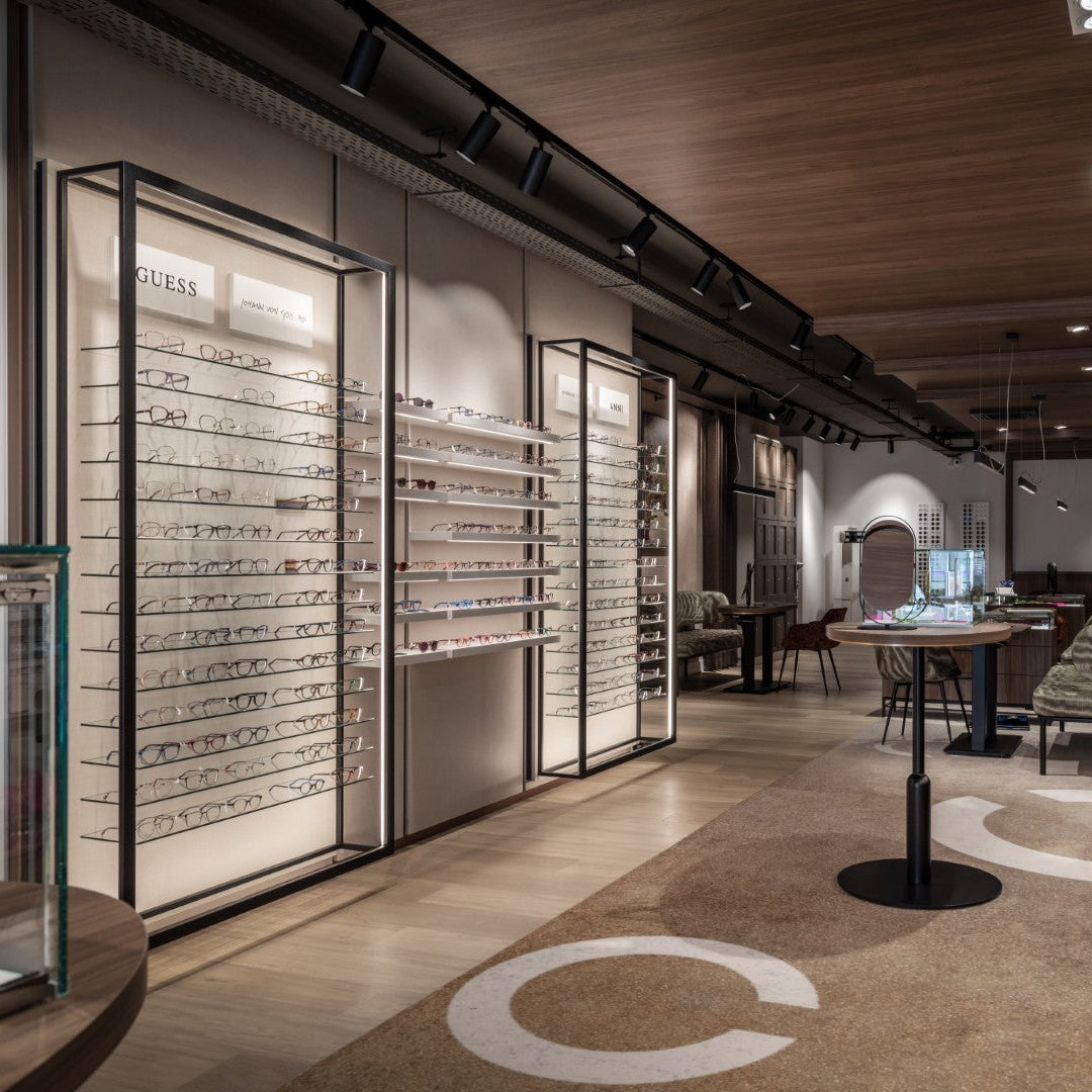 Vicenza B 1200 High | Uptown Vintage | Wall presentation with lighting