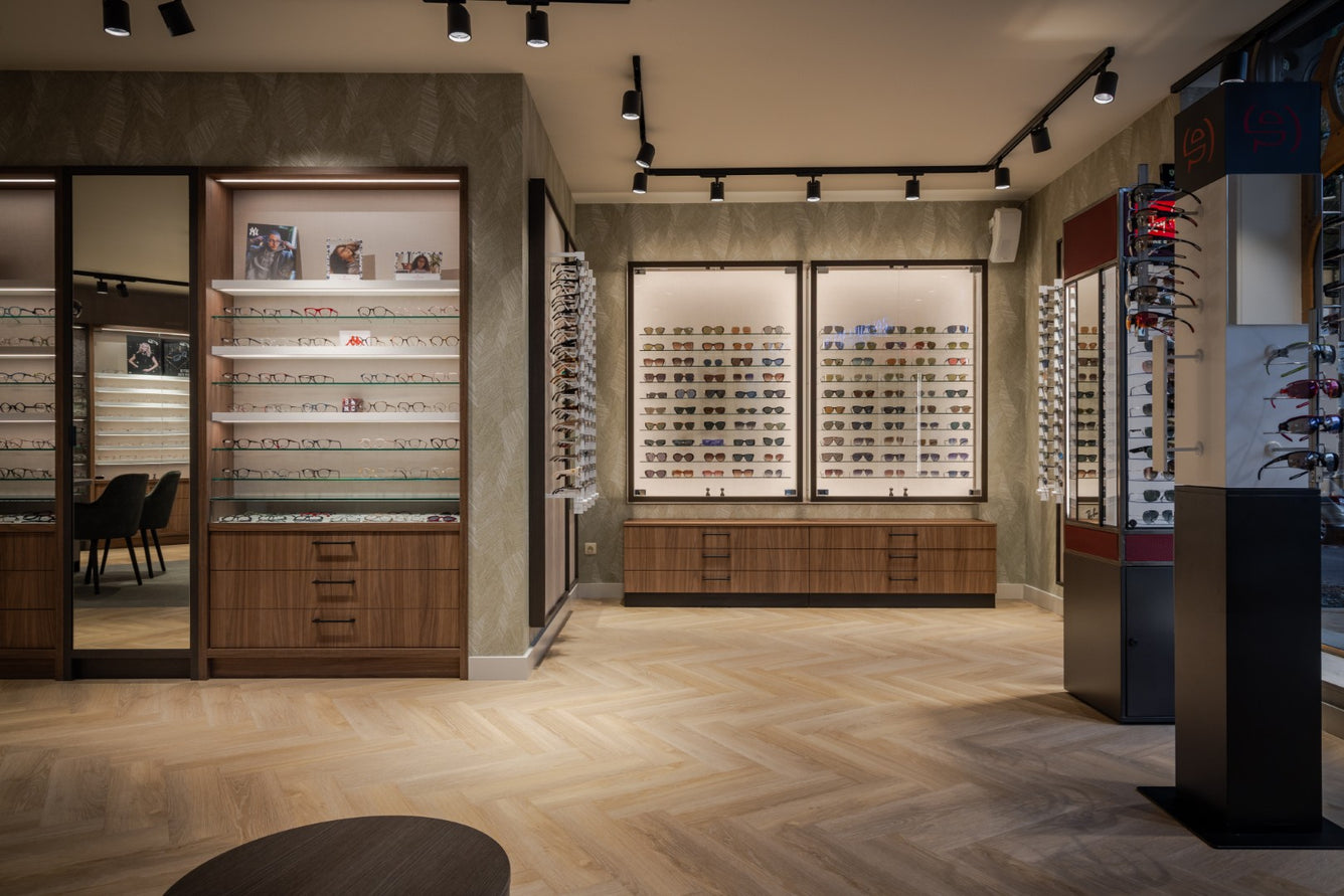 Kirstenbosch A 1200 | Elegance | Glasses presentation with glass shelves & display case